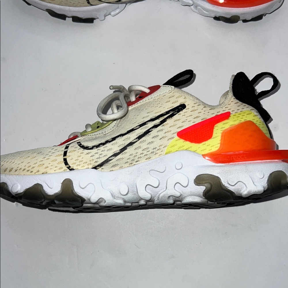 Nike Women’s Reaction Vision D/MS/X Tennis Shoes - Picture 6 of 11